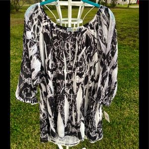 NWT white and black tunic, size 2X…Unity World Wear brand